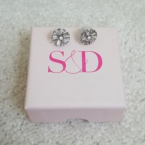 Delicate Daisy Stud earrings